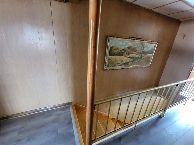 Photo - 404 W Cunningham St