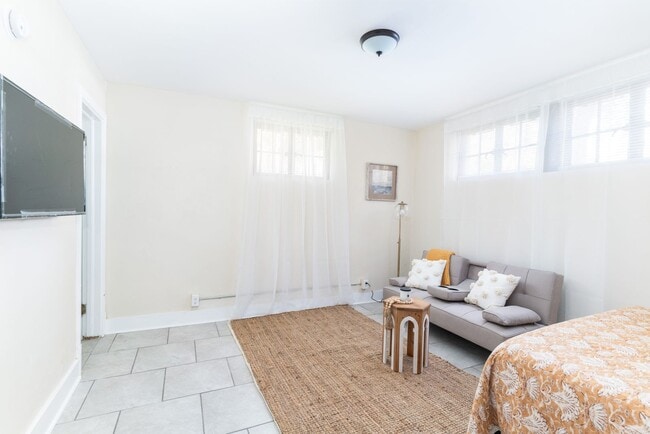 Dumont Apartments