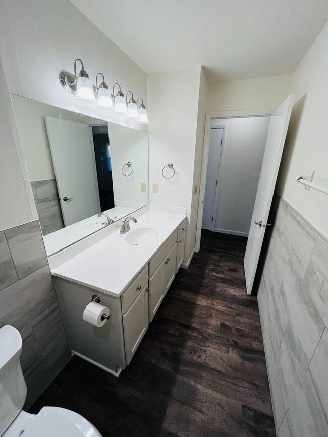 Photo - 2000/2004 Wyoming Ave Unidad 2000