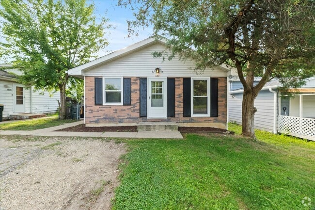 Building Photo - 1607 N Cedar Lake Rd Rental