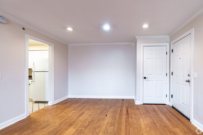 Living Room 2 - Heatherwood Apartments