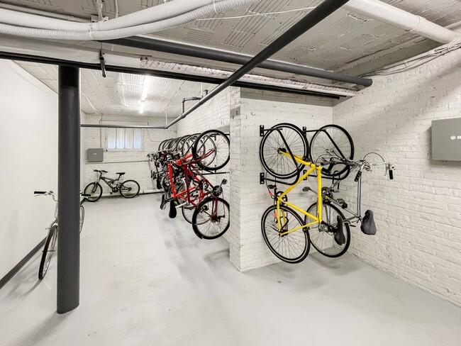 Building Photo - 1620 W Sunnyside Ave Unit 512-302