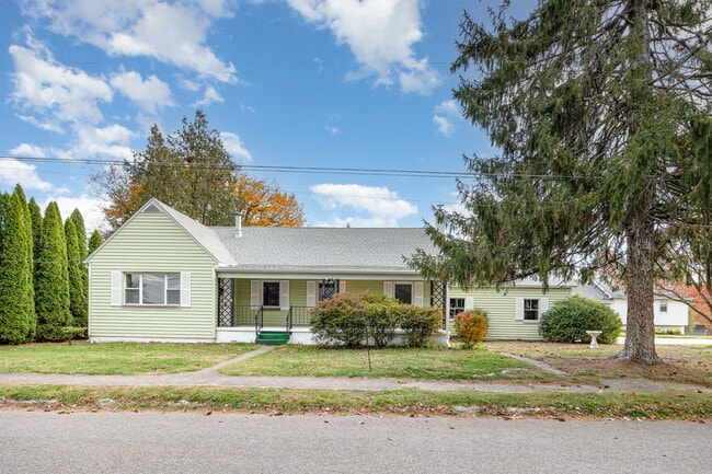 Building Photo - 536 Lansvale St