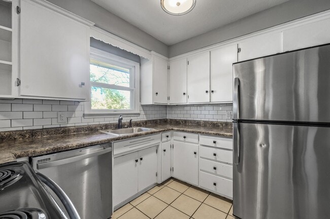 Photo - Gorgeous Shoreview House 3BR 1 Bath  Available Early May!