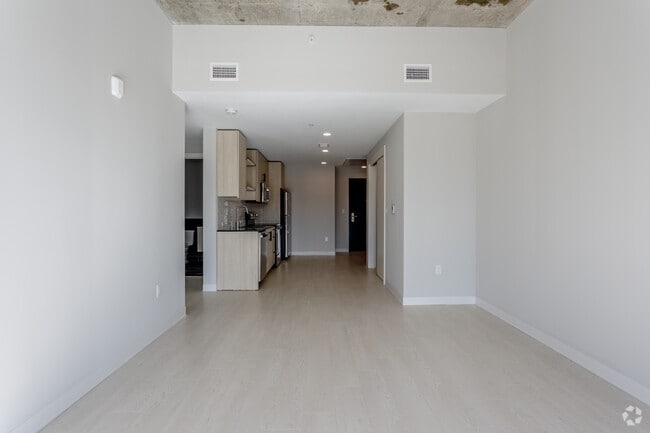 1BR, 1BA - 739 SF