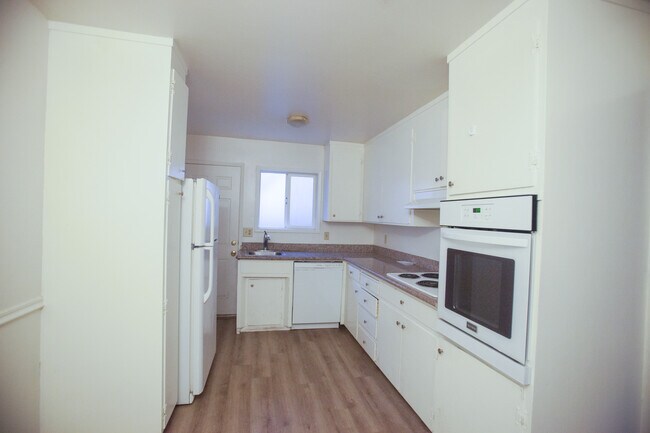 Photo - 621 Grand Fir Ave Unidad 2