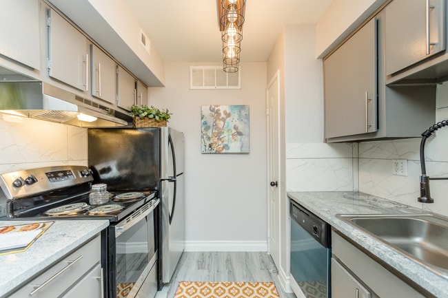 Photo - La Estancia Apartments