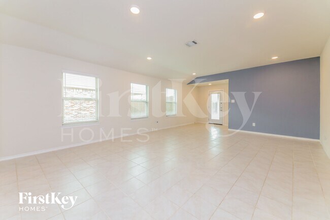 Photo - 312 Shiplap Ln