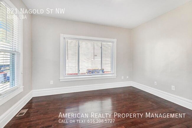 Photo - 821 Nagold St NW