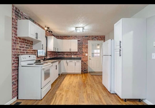 Photo - 505 W Walnut St