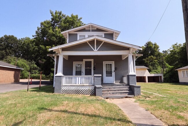 Building Photo - 628 Olive St
