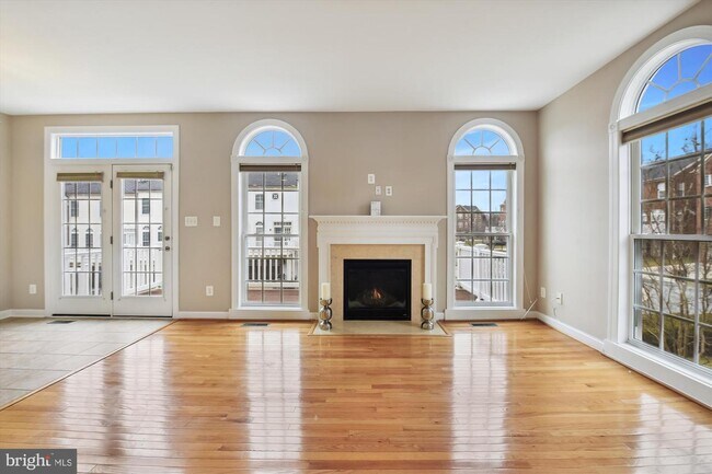 Photo - 129 Norwich Ln