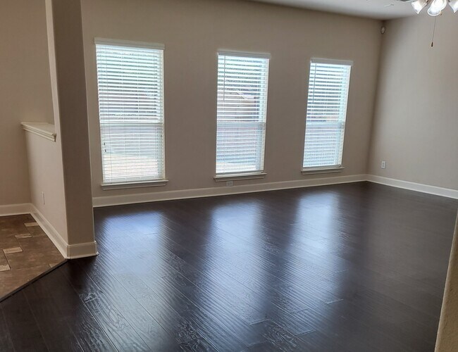 Living Area - 21735 Thunder Basin