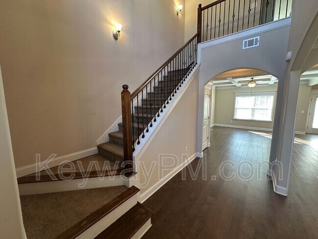 Photo - 688 Tree Top Trl