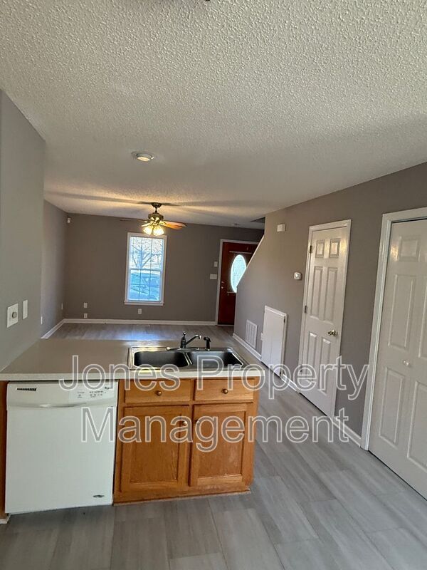 Photo - 805 Grove St