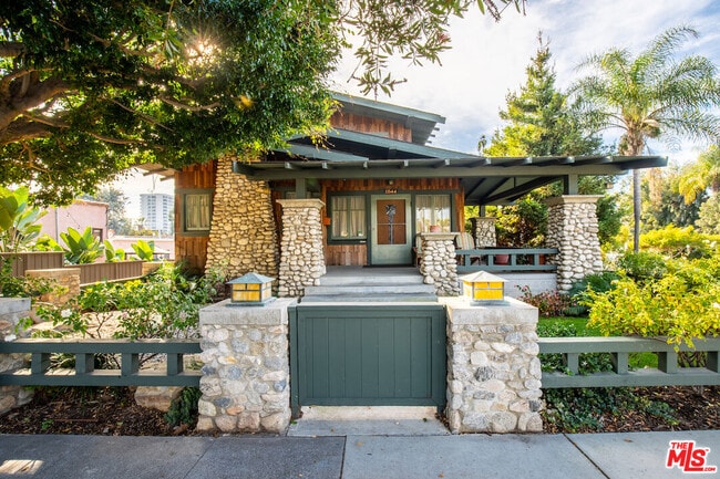 Building Photo - 2544 3rd St