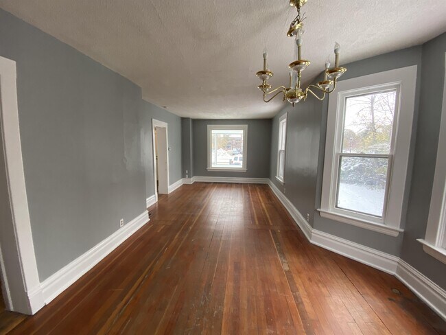 Photo - 708 7th St N