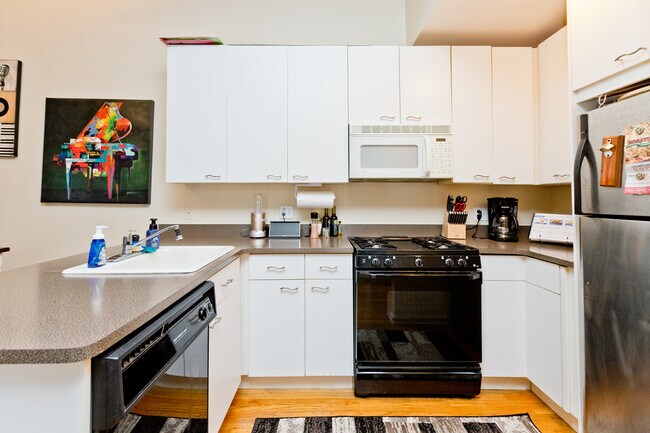 Photo - 616 N Paulina St