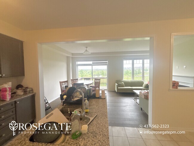 Photo - Spacious 3-Bedroom Detached Home with Garage & Backyard – Hamilton