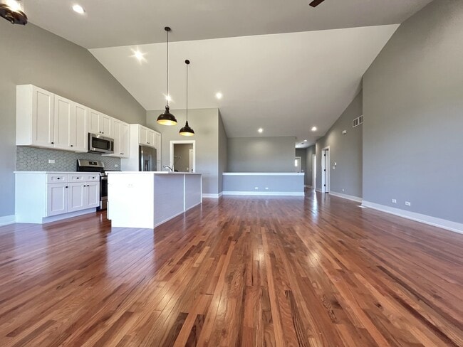 Photo - 970 Meadow Ln