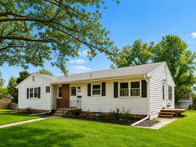 Photo - 704 N 74th Ave