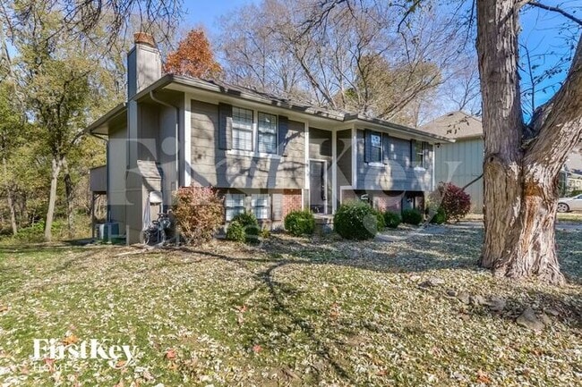 Photo - 1018 NE Trailwood Dr