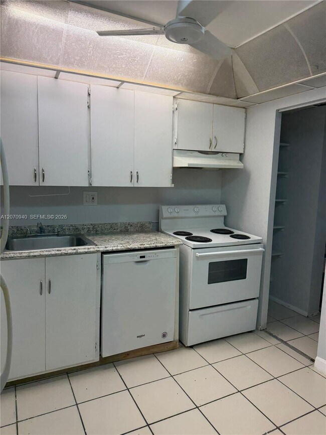 Building Photo - 7925 S Colony Cir Unit 108