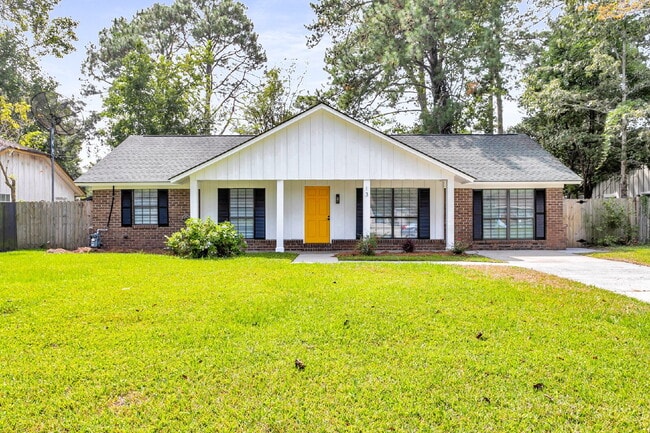 Building Photo - Windsor Forest Cutie
