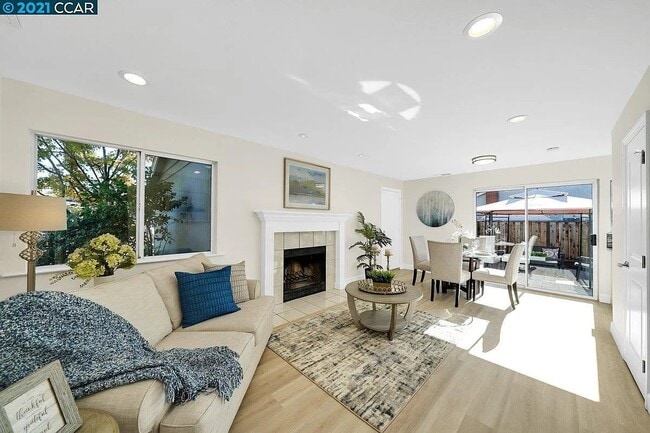 Photo - 3075 Kittery Ave