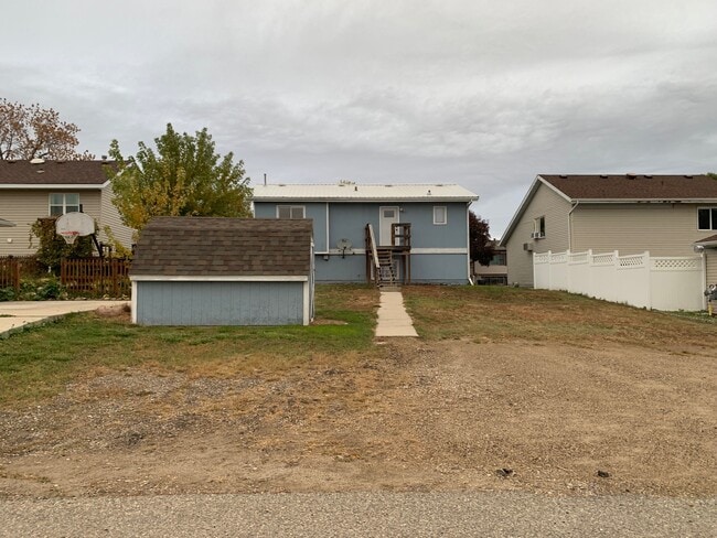 Photo - 1817 28th St W