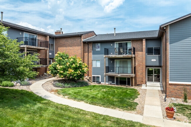 Building Photo - Country Club Village Apartments