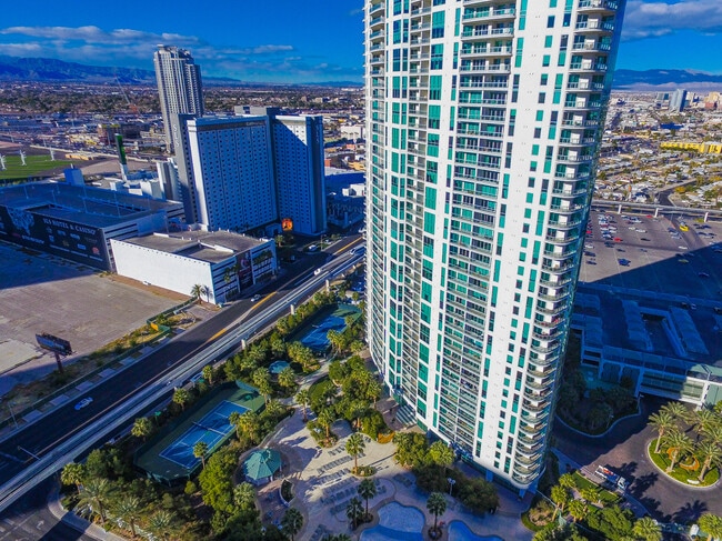 Building Photo - Turnberry Towers 2105W-Stunning City Views... Rental