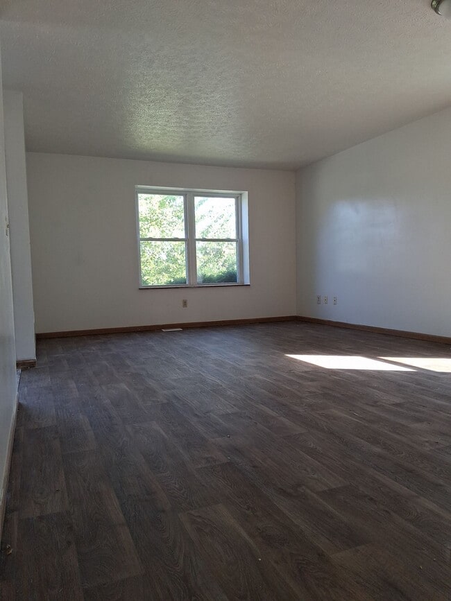 Photo - 201 W Chalmers Ave