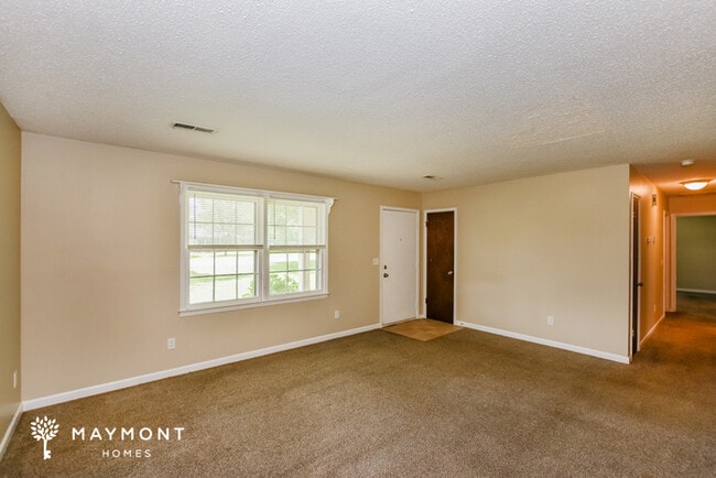121 Greenwood Cir