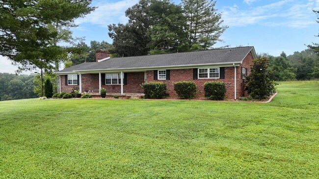 995 Leadmine Rd