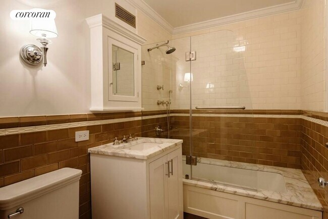 Photo - 27 W 72nd St