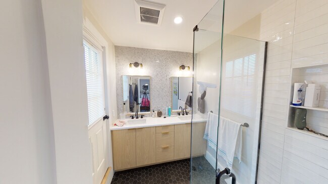 Photo - 15 Lanark Rd Unit 3