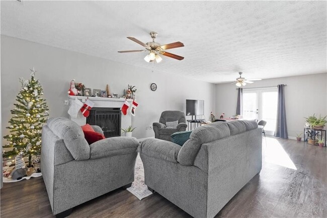 Photo - 284 Oak Ridge