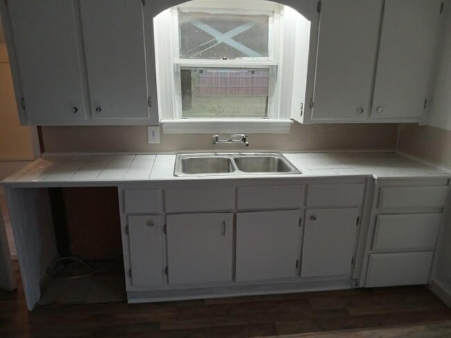 Photo - 2404 Avenue E