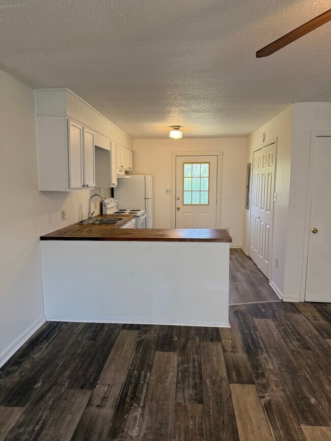 Photo - 108 Suzanne Cir