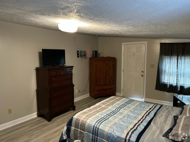 Building Photo - 2735 Hope Mills Rd Unit 5 Rental