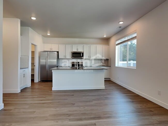 Photo - 7713 Brenden St SW