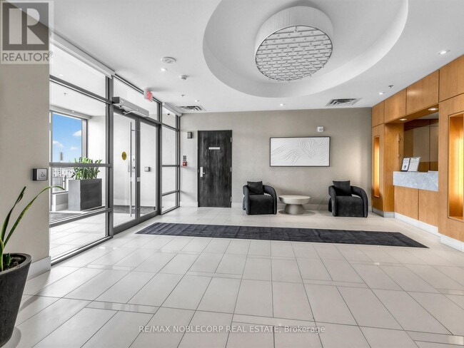 Photo - 840 Queens Plate Dr