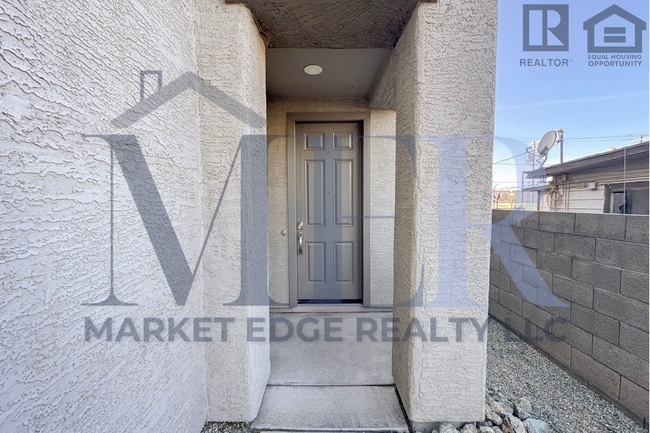 Photo - 3Bed/2.5Bath Townhouse at 7th St/Hatcher! Move-In Ready on 04/09/2026! -- NO HOA! ALL TILE FLOORING!