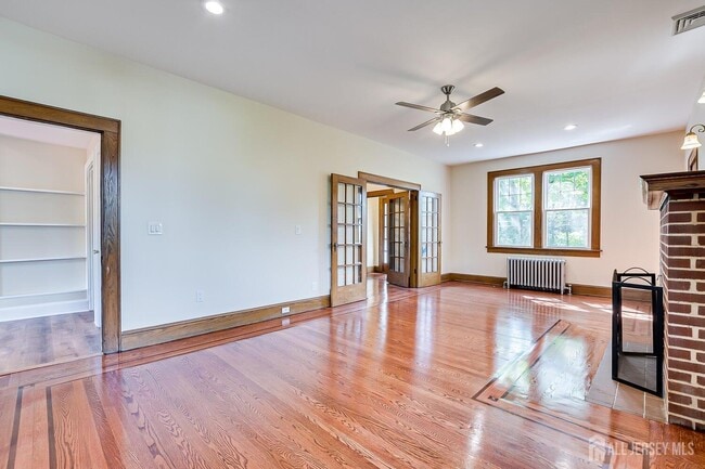 338 Buckelew Ave