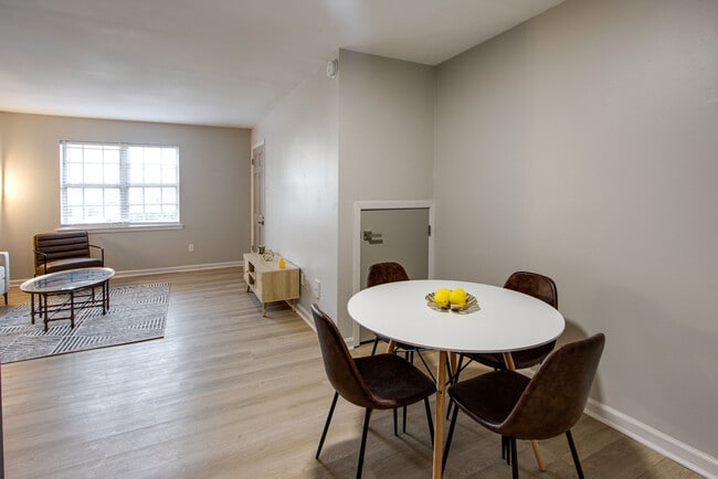 2/1.5 Dining/Living Room