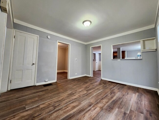 Photo - Spacious 4bd house | Laundry hooks ups | Driveway