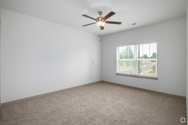 2BR, 2BA - 1,150SF - Primary Bedroom
