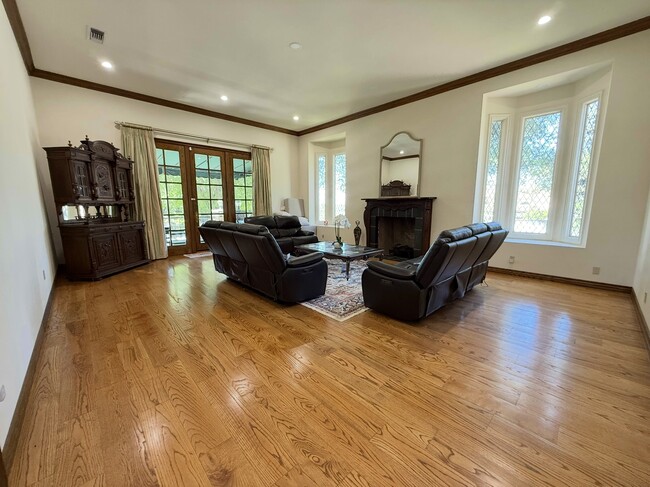 Photo - 533 Sierra Madre Ave