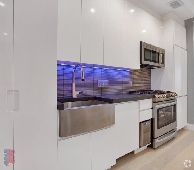 Building Photo - 380 E 10th St Unit 2A Rental